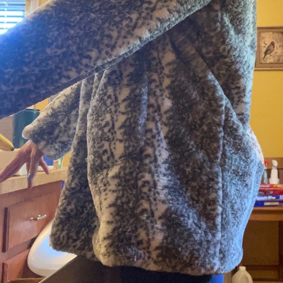 Rachel Roy SUPER thick comfy winter fancy coat. It’s is super soft. Never worn. - Picture 5 of 12
